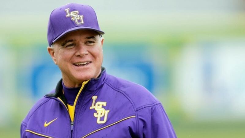 Mayor Broome presents former LSU baseball coach with key to the city
